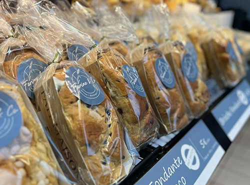 Présentation de viennoiseries du fournil