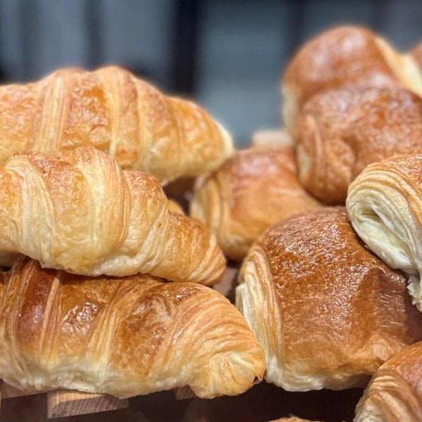 Croissant pur beurre doré et croustillant